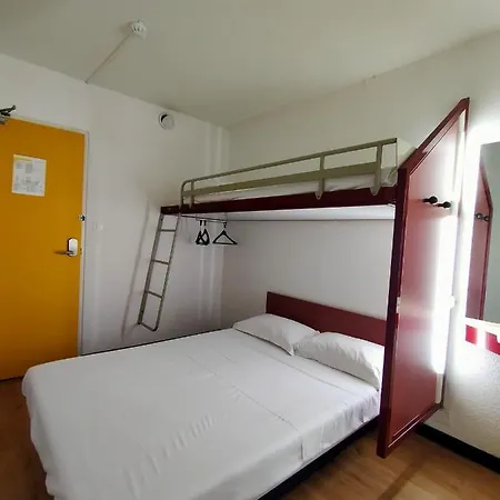 Thania Hotel 2*