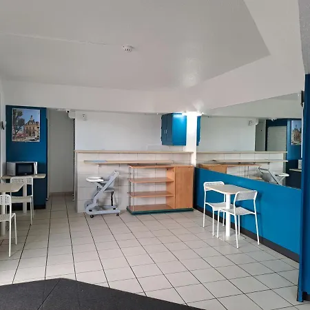 Hotel Thania 2*